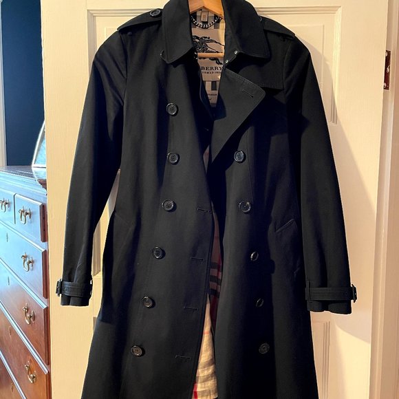Burberry Trench Coat - Sandringham - Medium Length - Picture 6 of 13